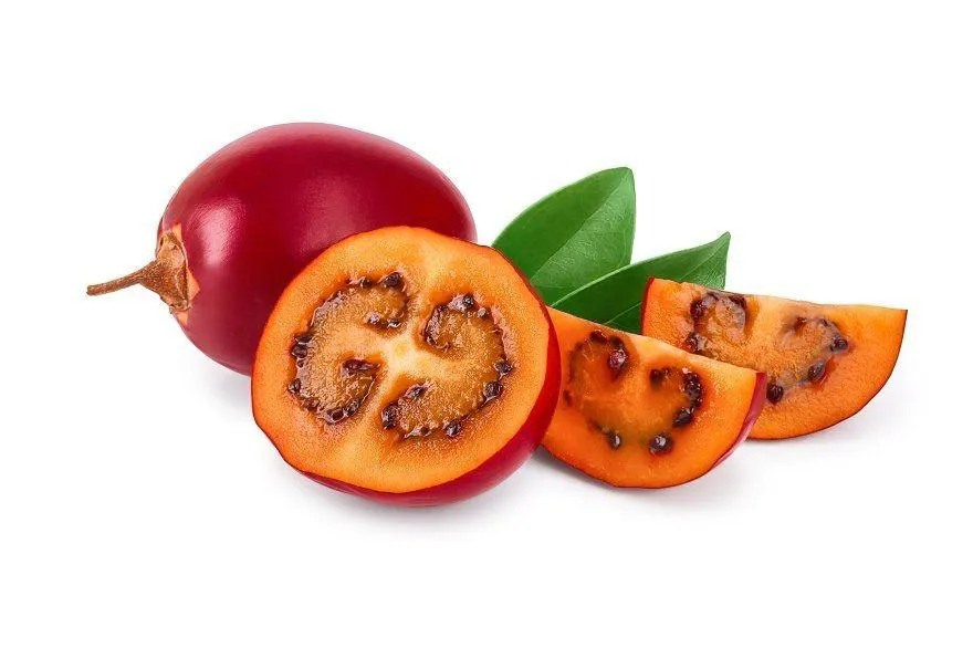 Tomate de árbol entero y en rodajas